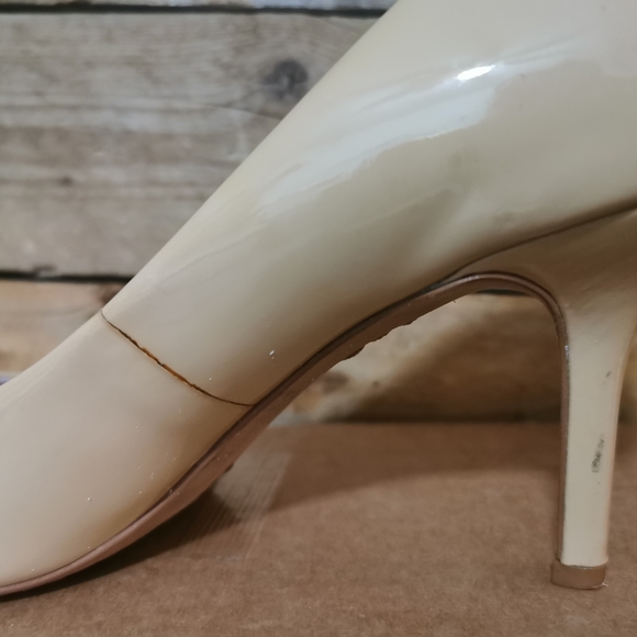 Vince Camuto Patent Beige Sariah Heels size 6.5 - Picture 12 of 14